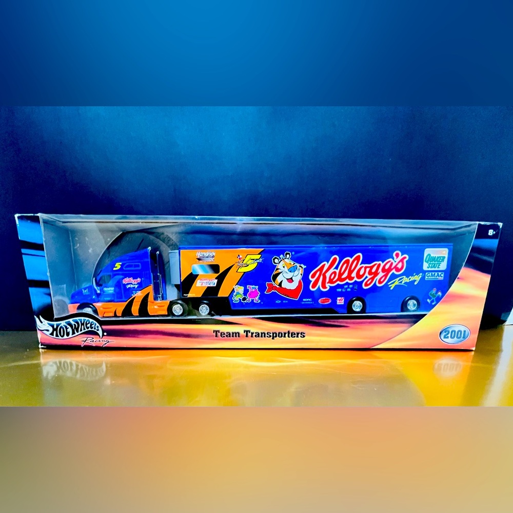 NIB Vintage 2001 Hot Wheels Racing Team Transporter Kellogg’s Terry Labonte #5